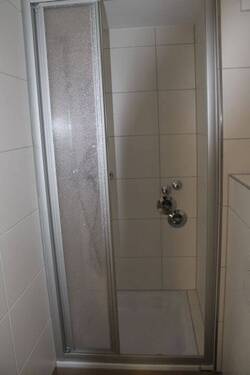 Bad Dusche.JPG - 2 Zimmer Etagenwohnung in Braunschweig