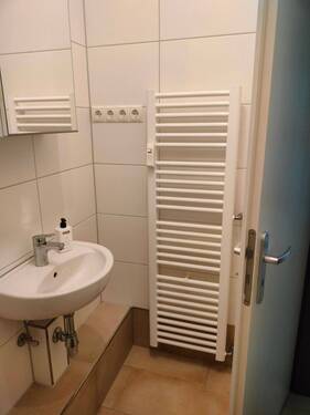 Bad..jpg - Etagenwohnung mit 50,00 m&sup2; in Braunschweig zur Miete