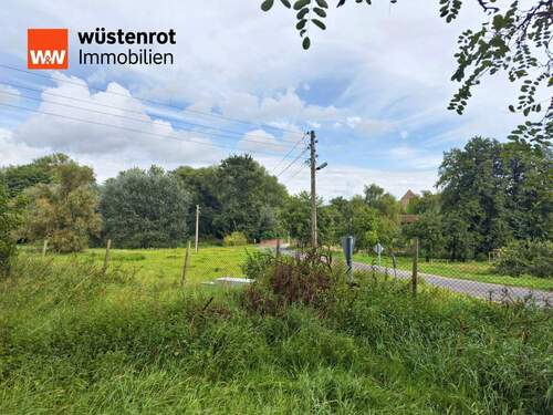Blick vom grundstück - Vierlinden: Weitläufiges Grundstück mit 4.800 m² Fläche zur neuen Bebauung