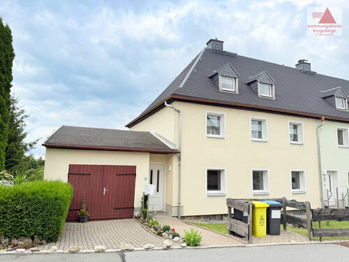 Hausansicht - Sonnige 2-Raum-Wohnung in beliebter Wohnlage von Annaberg - neu saniert!!