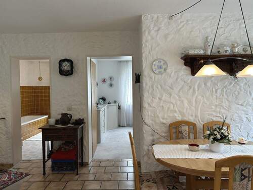 Hauptwohnung: Blick Bad und Zimmer - 