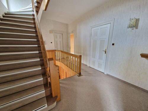 OG Hausflur und Treppenaufgang (2) - 