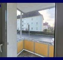 Helle 2-Zimmer-Wohnung mit Wohlfühlgarantie + Tageslichtbad mit Wanne + Vinyl-Boden + Balkon - Singen (Hohentwiel)