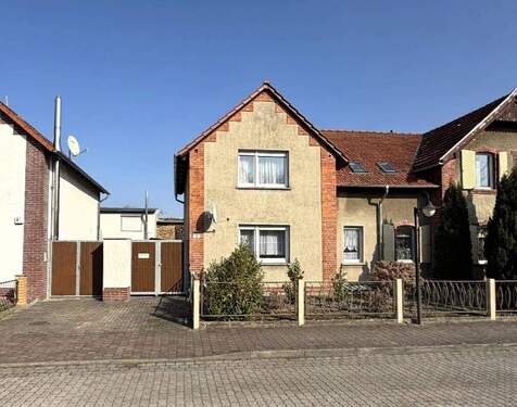 Objektvorderseite - Doppelhaushälfte mit 101,60 m&sup2; in Sandersdorf-Brehna zum Kaufen