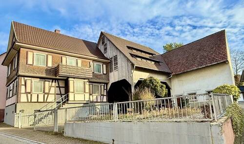 Ansicht - Großes Handwerkerhaus mit riesigem Grundstück, sehr viel Platz und viel Potenzial!