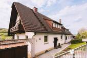 Hausansicht - 9 Zimmer Mehrfamilienhaus, Wohnhaus zum Kaufen in Bessenbach