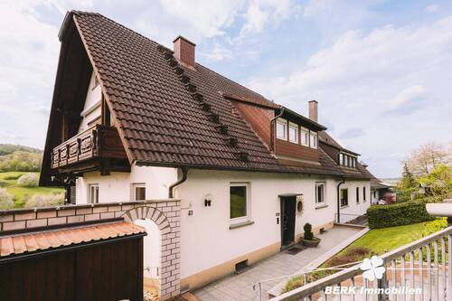 Hausansicht - 9 Zimmer Mehrfamilienhaus, Wohnhaus zum Kaufen in Bessenbach