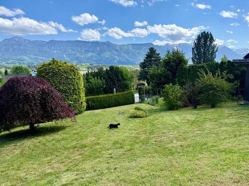 Blick in den Garten - 5 Zimmer Mehrfamilienhaus, Wohnhaus in Murnau am Staffelsee