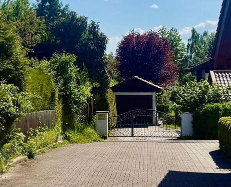 Zufahrt über Privatstraße im Norden - 