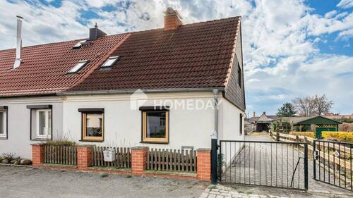 Außenansicht 2 - Solides Reihenendhaus mit großem Grundstück in Magdeburg-Nordwest