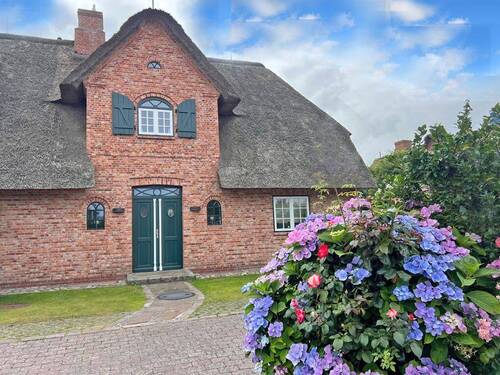 Blick zum Hauseingang - Schöne Haushälfte unter Reet - 2.250.000,00&nbsp;EUR Kaufpreis, ca.&nbsp; 125,00&nbsp;m&sup2;&nbsp;Wohnfl&auml;che