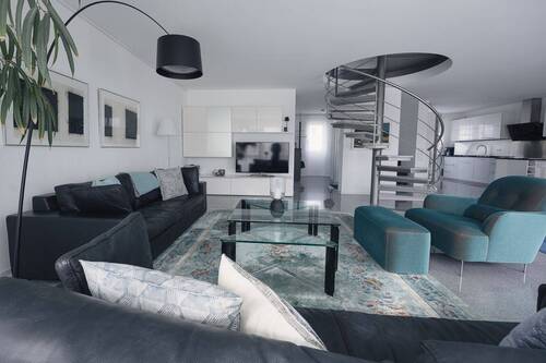 Stilvoller Wohnbereich - 9 Zimmer Doppelhaushälfte in Leutenbach