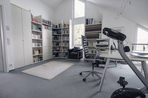 Lichtdurchflutete Galerie - 