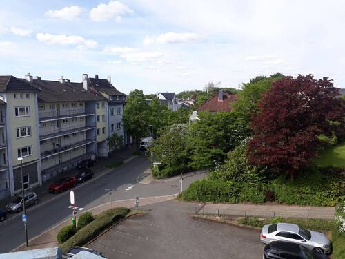 Schöne Aussicht vom Balkon - 2 Zimmer Etagenwohnung zum Kaufen in Lüdenscheid