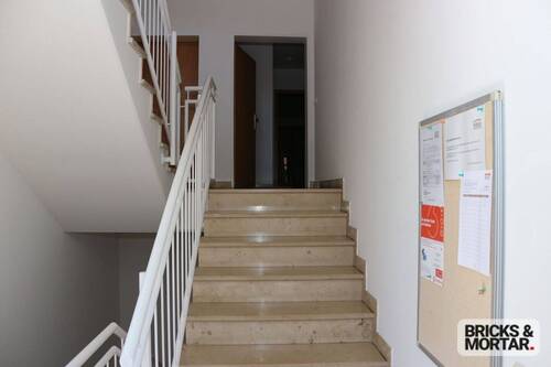 Hausflur - Etagenwohnung mit 64,00 m² in Dresden zum Kaufen