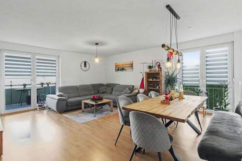 Wohnzimmer - 4 Zimmer Etagenwohnung zum Kaufen in Geislingen an der Steige