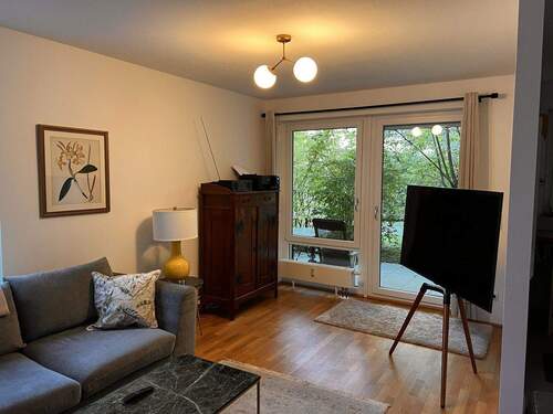 Wohnzimmer - 2 Zimmer Terrassenwohnung in München