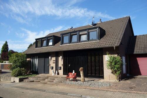 Frontansicht - FREISTEHEND EXKLUSIV 1-2 FAM.-HS., 3 GARAGEN, 7 ZI.237 QM WFL., MARMOR, KAMIN, SAUNA IN KNITTKUHL