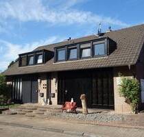 FREISTEHEND EXKLUSIV 1-2 FAM.-HS., 3 GARAGEN, 7 ZI.237 QM WFL., MARMOR, KAMIN, SAUNA IN KNITTKUHL - Düsseldorf Hubbelrath