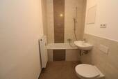 Bad mit Wanne - Märchenhaftes Wohnen...3-RW mit Wanne u. Balkon in Top-Lage!!!