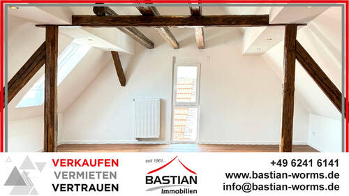 Headfoto - Da macht der Umzug Spaß: Kernsanierte 3,5-Zimmerwohnung in einem 2FH - alter Ortskern Hochheim!