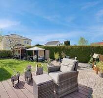 Mehr Raum für Lebensqualität: 6-Zimmer-Haus mit Pool und effektivem Energiekonzept - Leipzig Seehausen