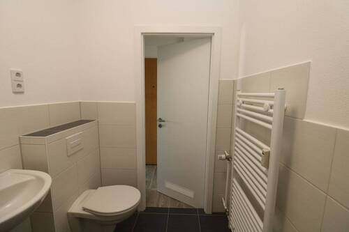 Beispiel Bad mit Dusche - Etagenwohnung mit 54,00 m² in Freiberg zur Miete