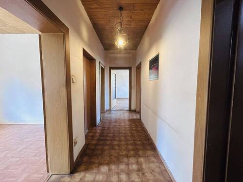 Flur - 3 Zimmer Etagenwohnung zum Kaufen in Saarbrücken