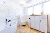 Badewanne_Vorderhaus_OG - 