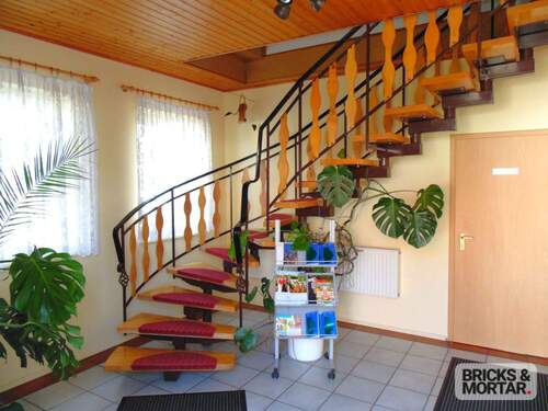 Hotelaufgang - 2 Zimmer Mehrfamilienhaus, Wohnhaus in Meißen