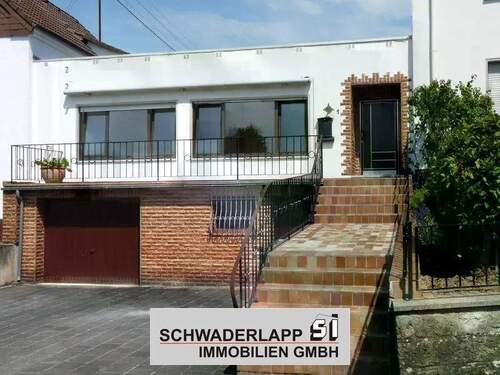 Hausansicht - Provisionsfrei ! Kleines Einfamilienhaus mit Terrasse und Garage
