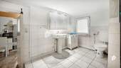 EG Badezimmer 1 2 - 