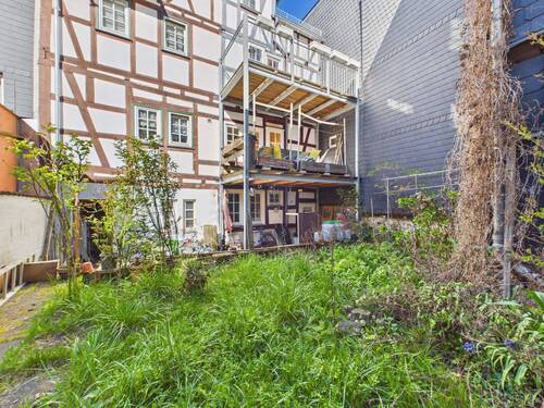 Garten - Mehrfamilienhaus, Wohnhaus mit 110,00 m&sup2; in Wetzlar zum Kaufen
