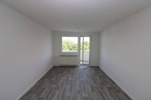 Beispiel Wohnzimmer - Auf die Plätze...fertig...mieten!!! 3-RW mit Wanne u. Balkon!!!