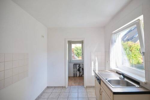 Küche im EG mit Hauswirtschaftsraum - 