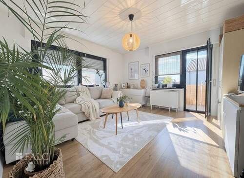 Wohnzimmer OG digitalisiert - 6 Zimmer Mehrfamilienhaus, Wohnhaus zum Kaufen in Wesseling