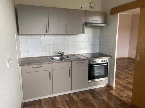 Einbauküche - 2-Raum-Wohnung - Einbauküche, Abstellraum und Balkon!