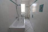 Beispiel Bad mit Wanne - Flieg mit mir zu den Sternen...helle 3-RW mit Wanne u. Balkon!!!
