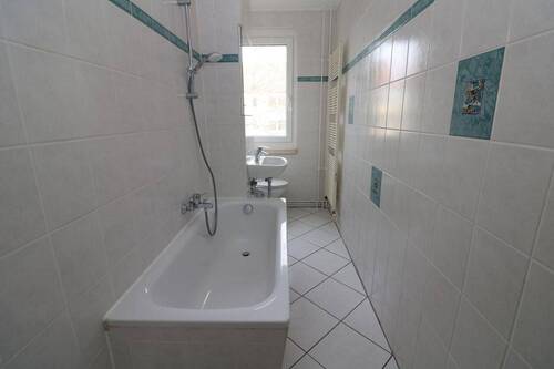 Beispiel Bad mit Wanne - Flieg mit mir zu den Sternen...helle 3-RW mit Wanne u. Balkon!!!