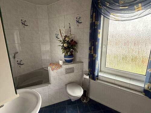 Tageslichtbad mit Wanne - 