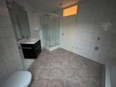 Badezimmer inkl. Dusche und Wanne - 