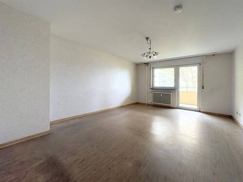 Wohnzimmer - 4 Zimmer Etagenwohnung zum Kaufen in Nagold