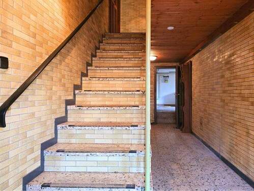 „Eine einladende Diele mit Potenzial für zeitgemäße Eleganz. - 