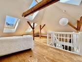 Dachgeschoss mit Badezimmer - 