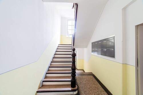 Treppenhaus - 3 Zimmer Etagenwohnung in Nürnberg