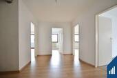 Flur - Etagenwohnung mit 74,30 m&sup2; in Würzburg zur Miete