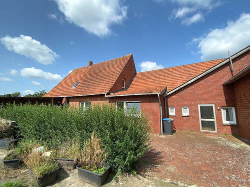 Wohnhaus - Rückansicht - Mehrfamilienhaus, Wohnhaus mit 165,00 m² in Kluse / Steinbild zum Kaufen