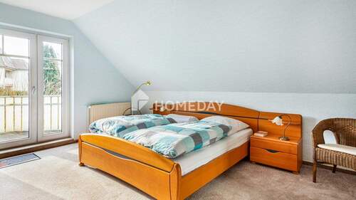 1. OG Schlafzimmer 1 - 