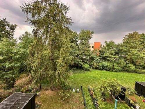 Blick vom Balkon - 2 Zimmer Etagenwohnung zum Kaufen in Fürth