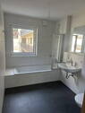 Badezimmer mit Badewanne - 
